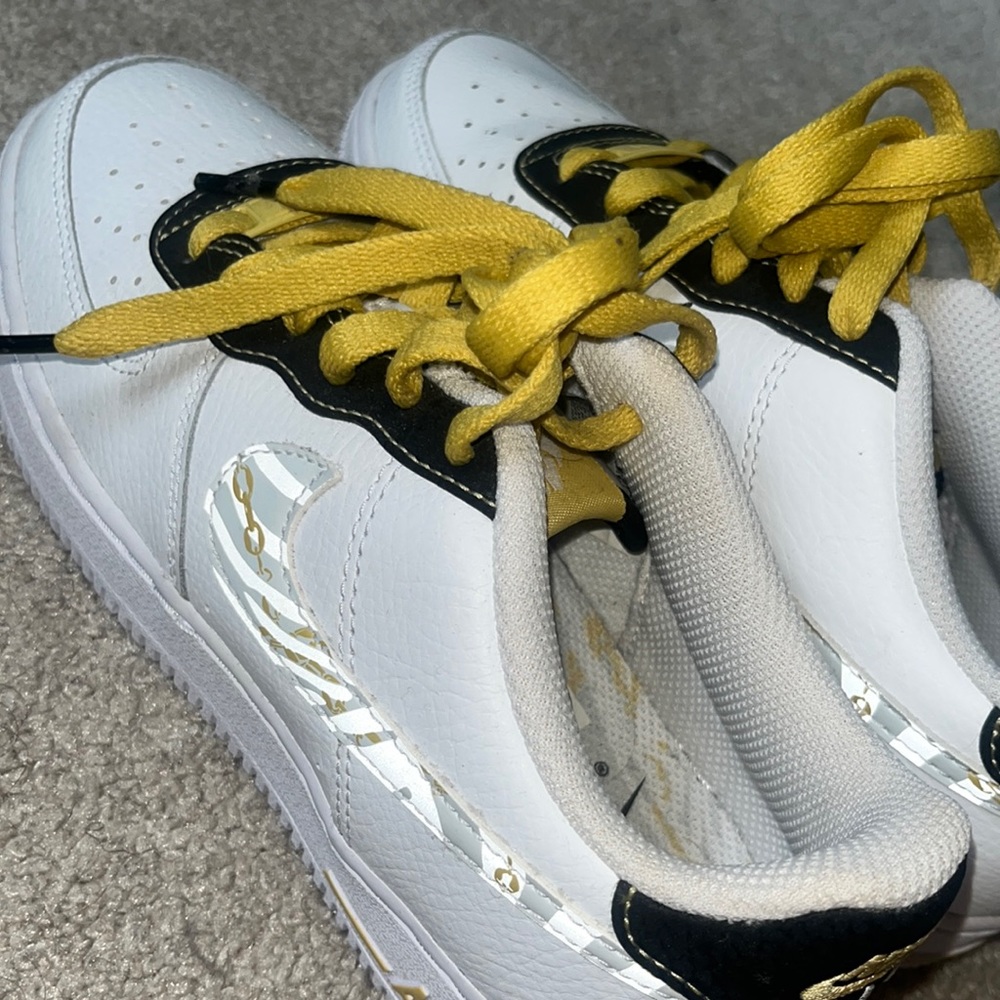 Air forces, boys size 4 , never worn . And in perfect condition